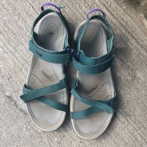 Tevas size 8